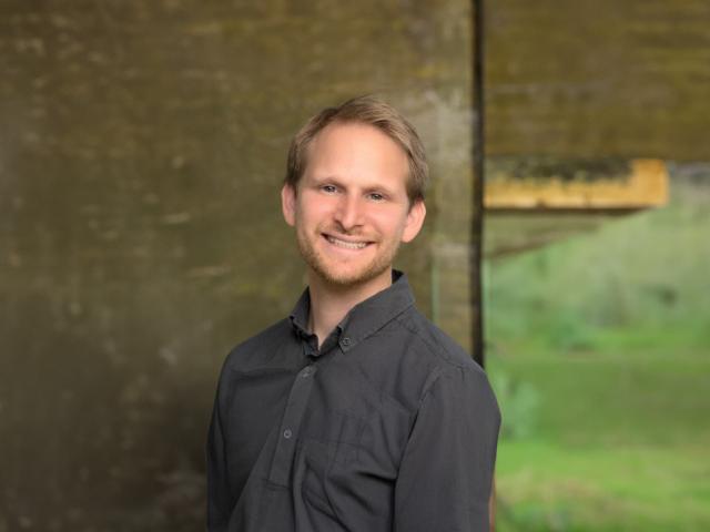 headshot of UC Davis CPE Coaching and Executive Leadership grad Daniel Moglen