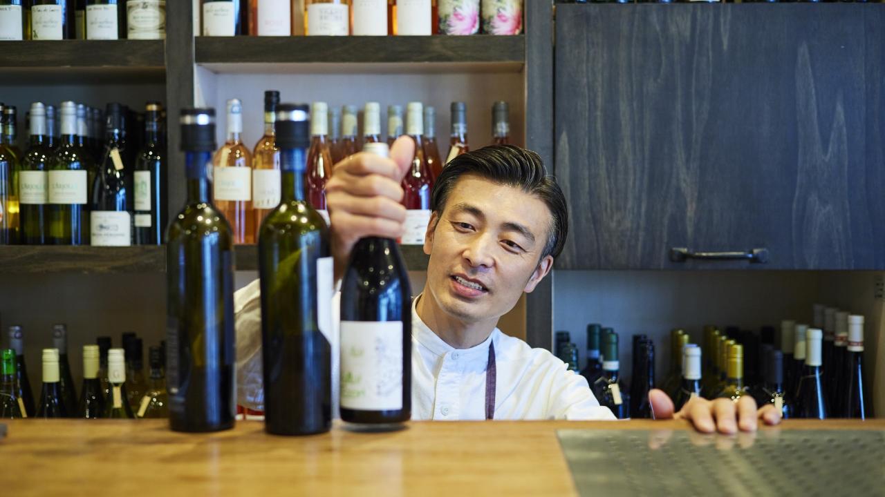 Man preparing wine for show